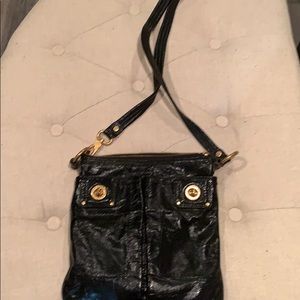 Mar jacobs cross over black patent leather bag